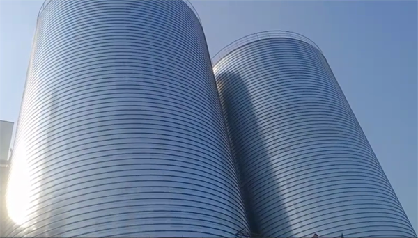 板芙镇2座混凝土高架卷板仓